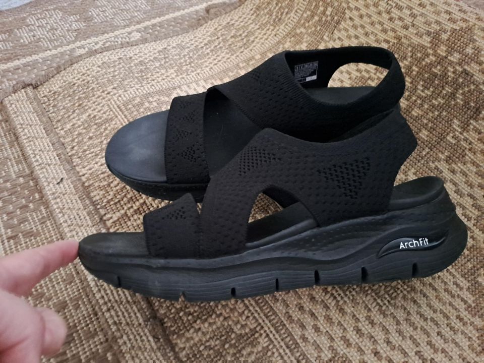 Skecher naisten sandaalit