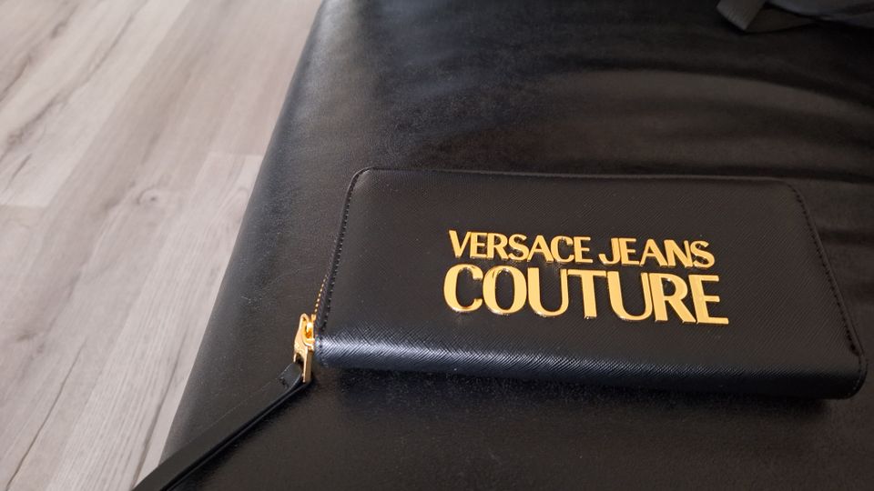 Myydään Versace Jeans lompakko