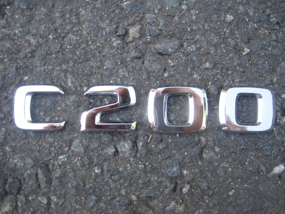 Mercedes Benz alkuperäinen C200 tyyppimerkintä merkki takaluukkuun