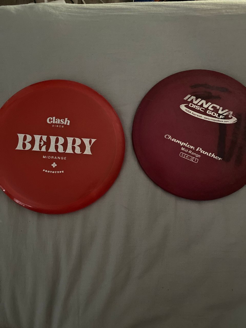 Myydään Clashdics berry ja innova champion panther