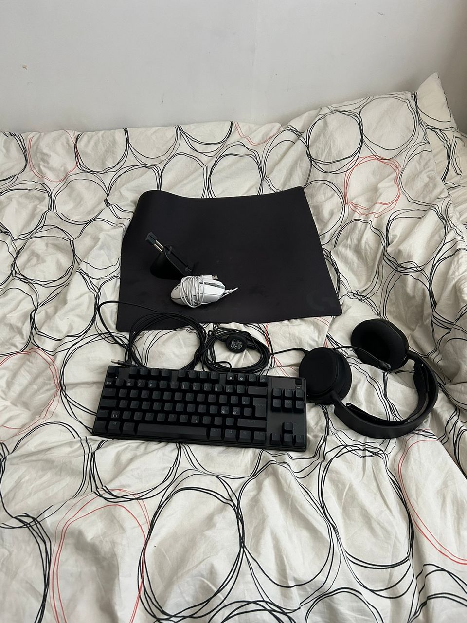 Apex pro tkl, logitech g203, steelseries kuulokkeet