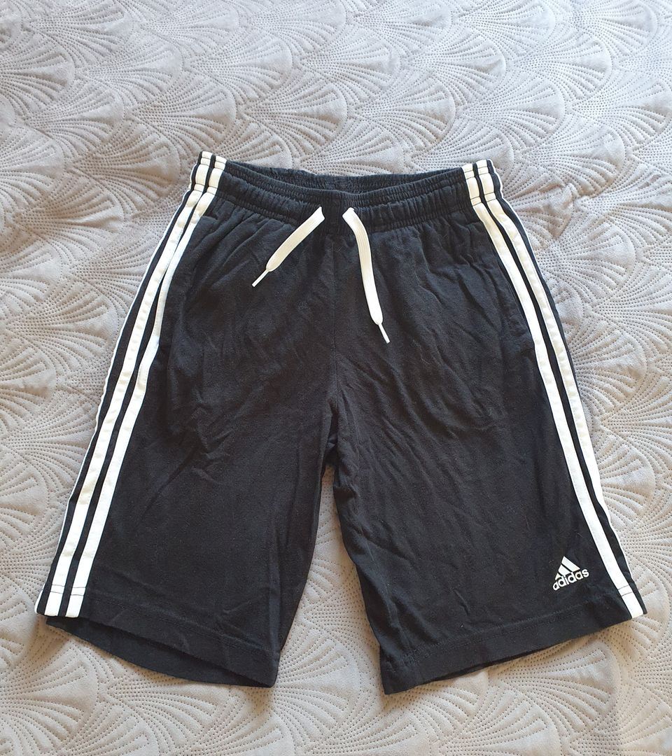 Adidas shortsit, 152 cm