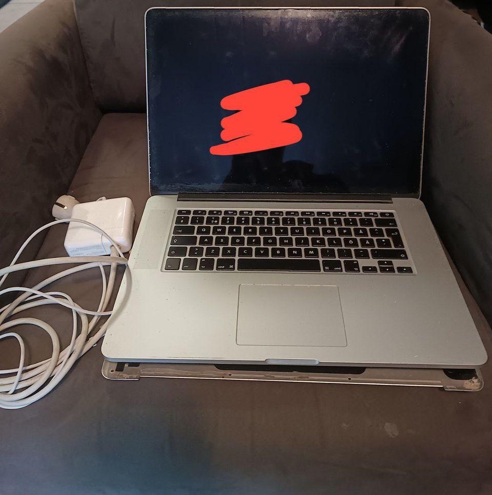 Akkuvikainen Apple Macbook Pro 2015