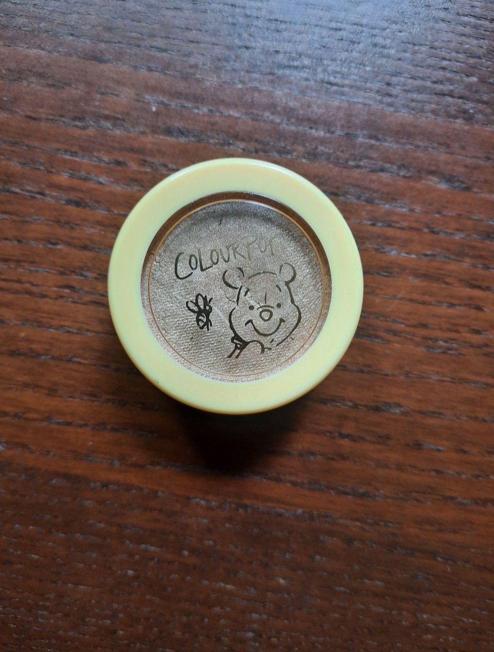 Nalle Puh kulta highlighter korostusväri. Meikit meikki