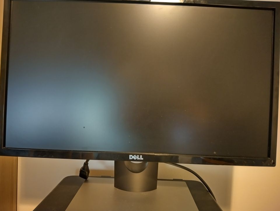 2 kpl DELL SE2416H Full HD näyttöjä