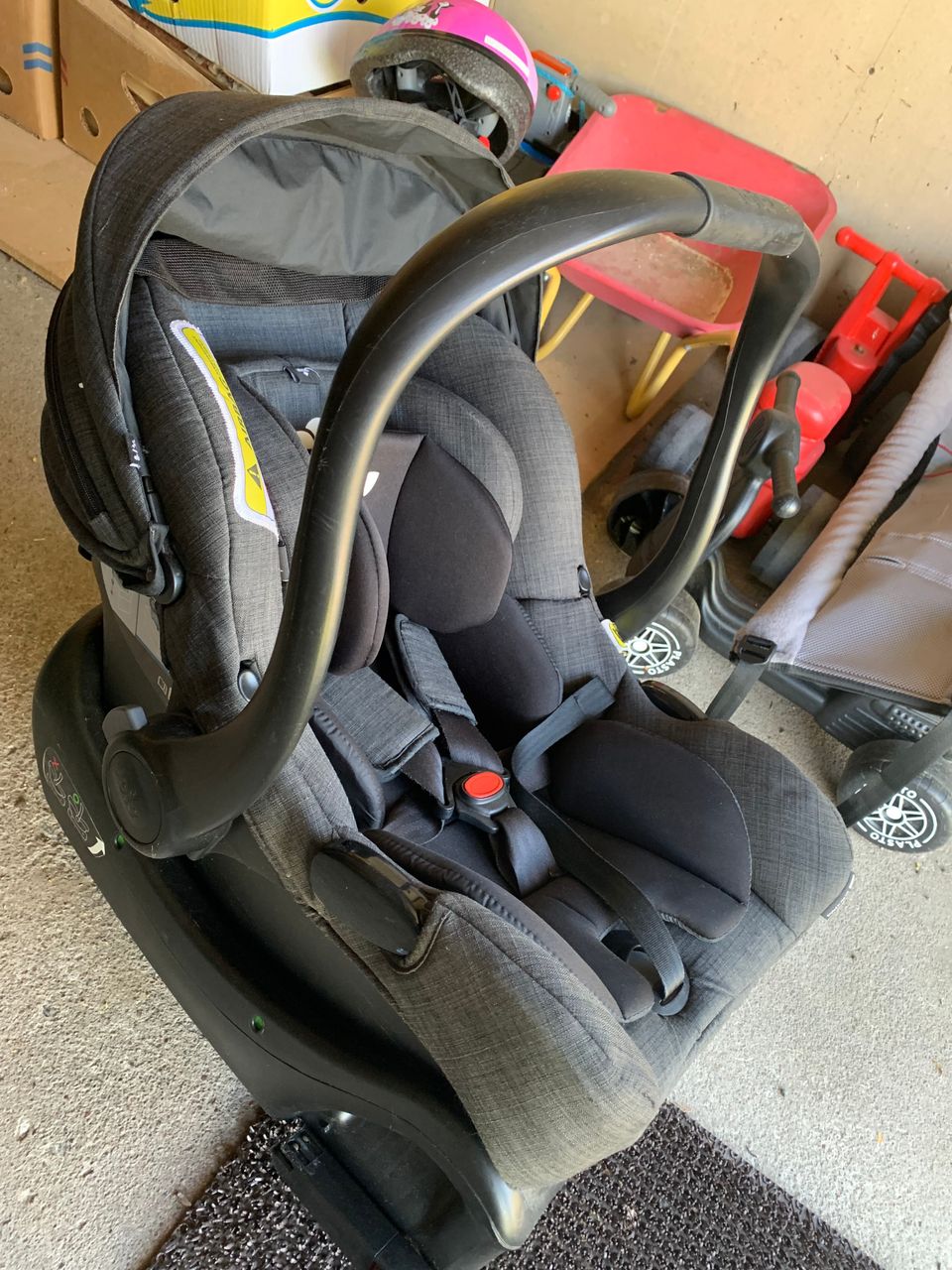 Joie-turvaistuin isofix-kiinnityksellä