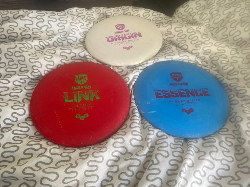 3 frisbee kiekkoa