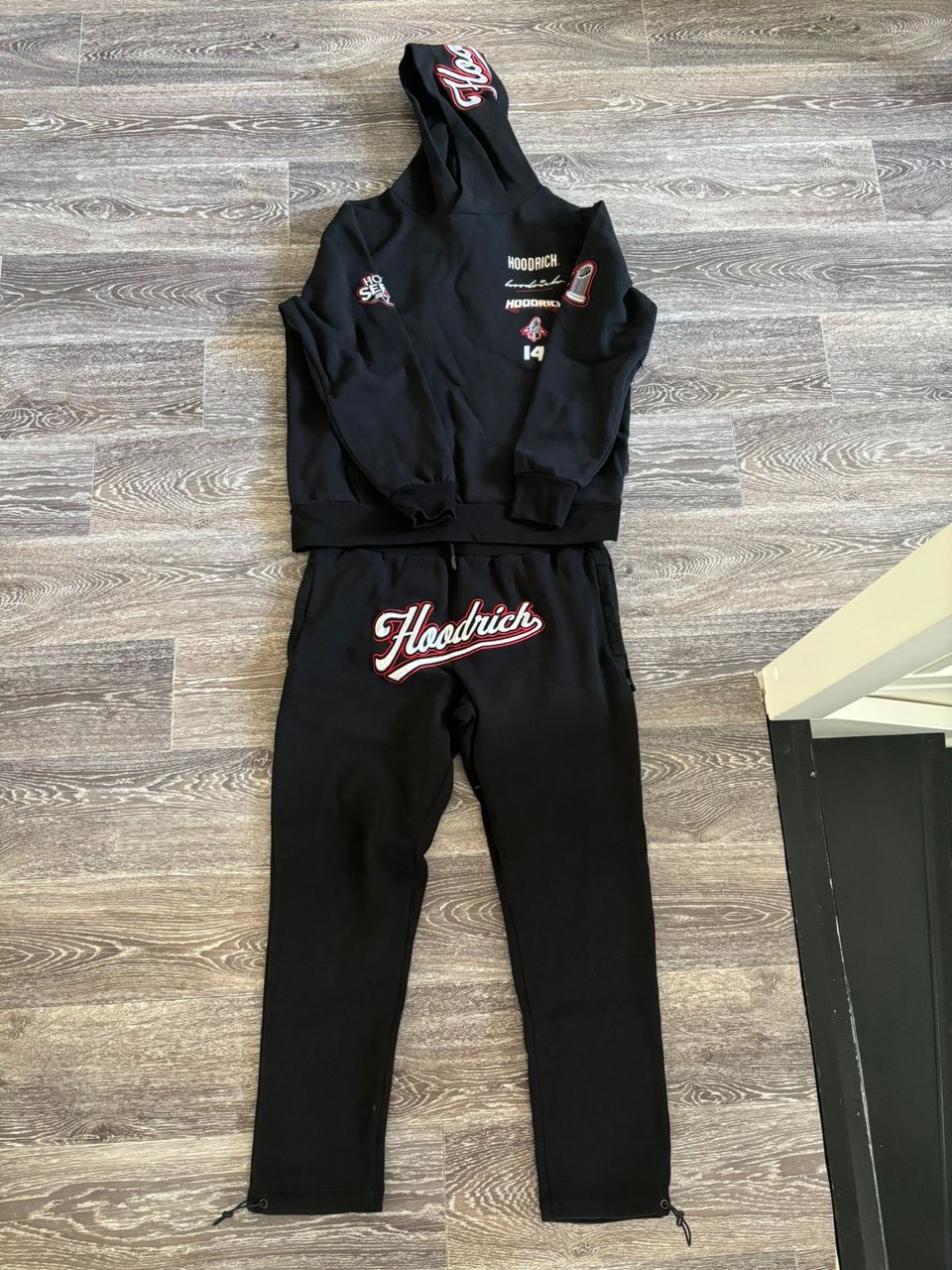 Hoodrich tracksuit L, varattu 3.7. saakka