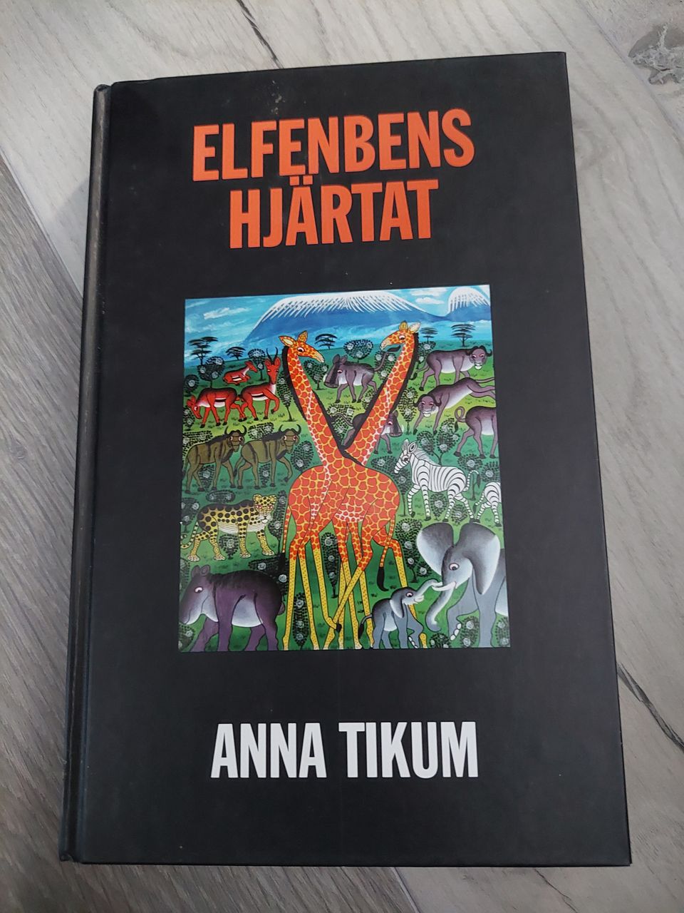 Elfenbenshjärtat Anna Tikum