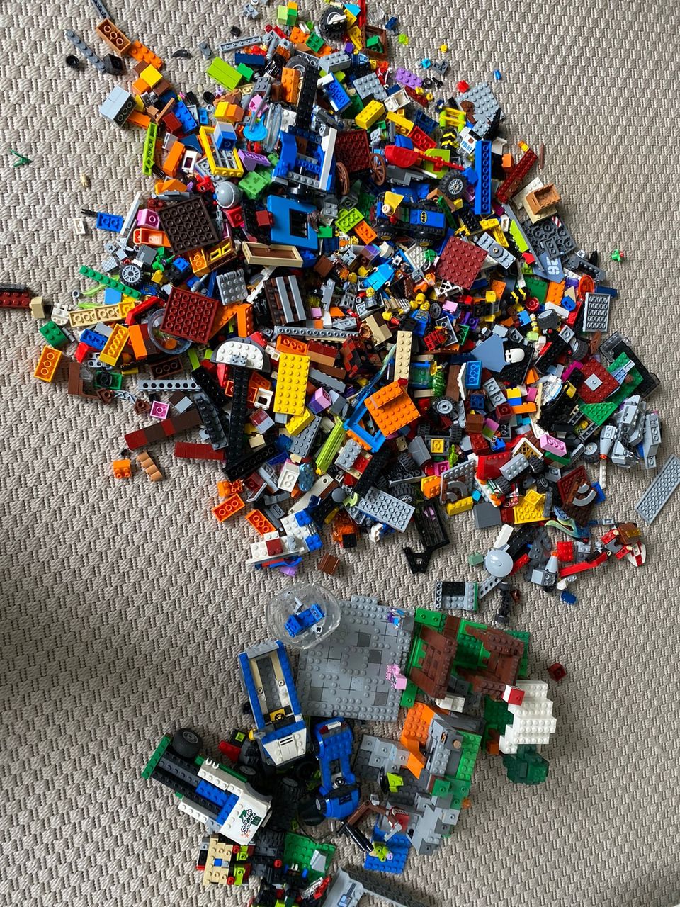 Sekalainen lajitelma Legoja