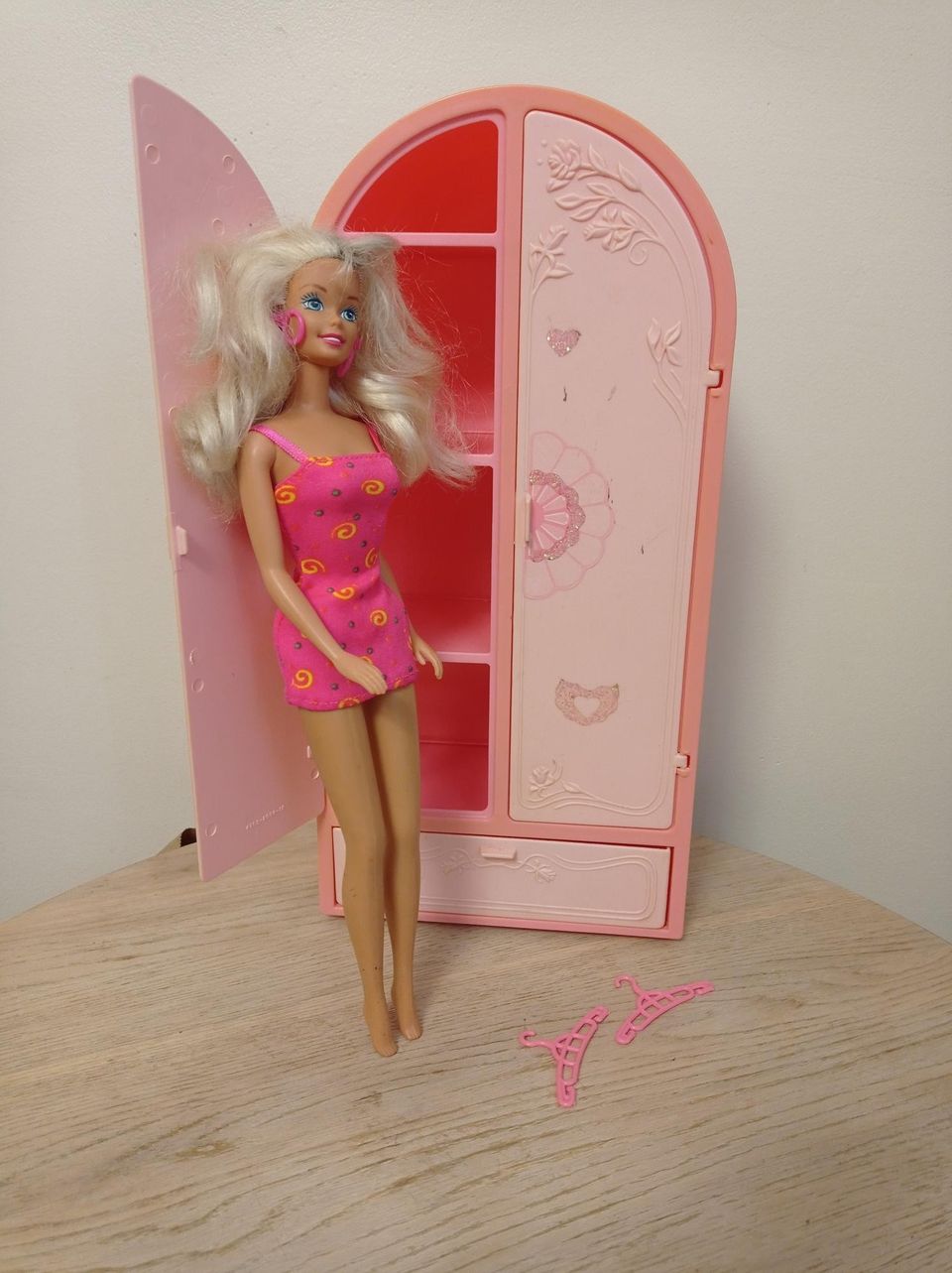 Barbie vaatekaappi v. 1987