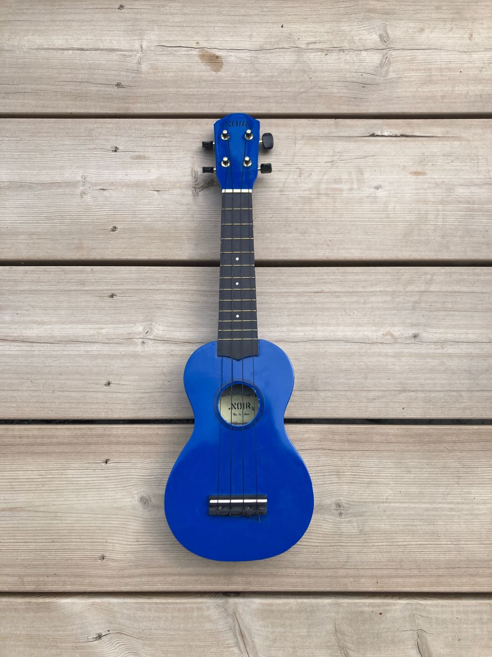 Noir ukulele