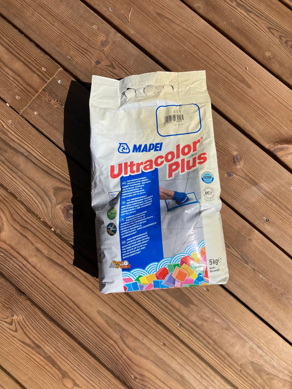 Mapei Ultracolor Plus 111 Silver Grey (vaalea harmaa) saumauslaasti