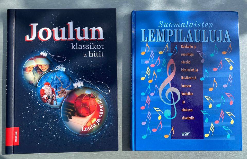 Joulun klassikot& hitit ja Suomalaistrn lempilauluja musiikkikirjat