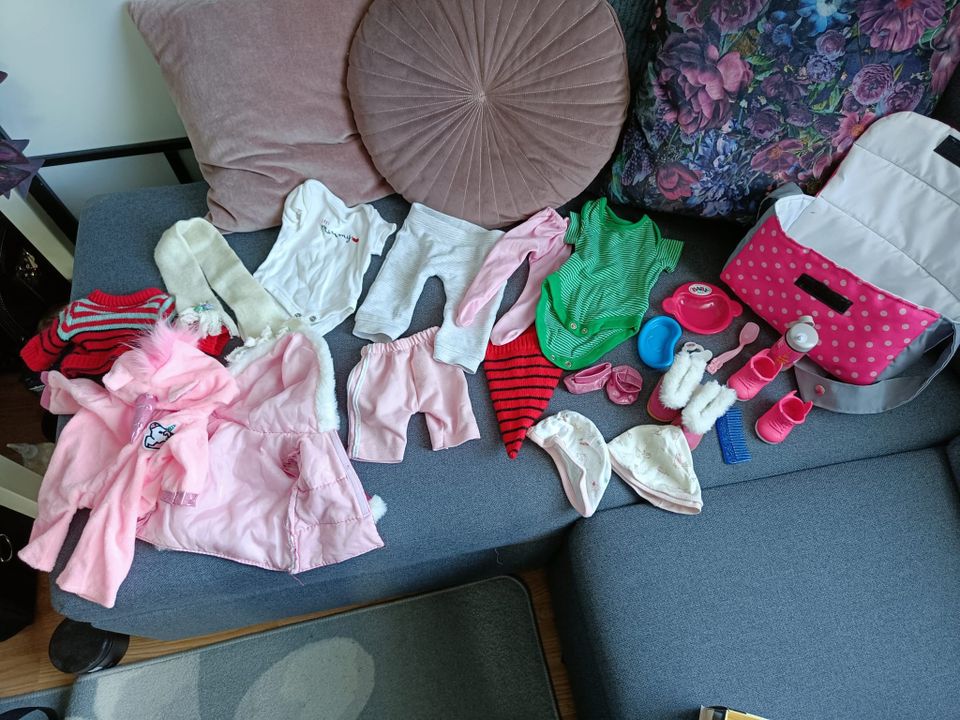 Baby Born vaatteita ja laukkua