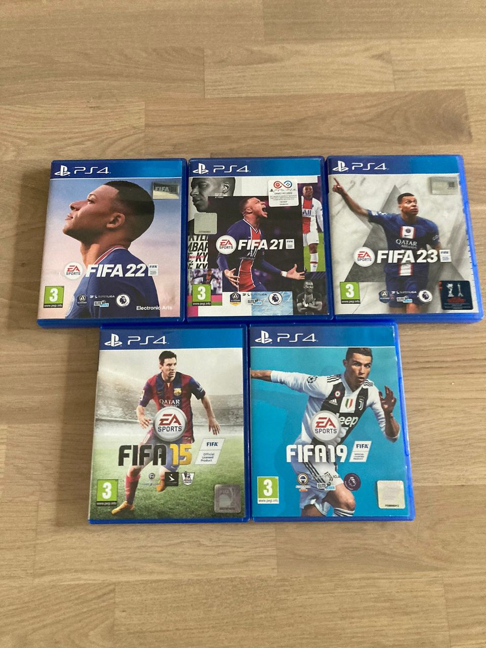 Myydään PS4 Fifa pelejä