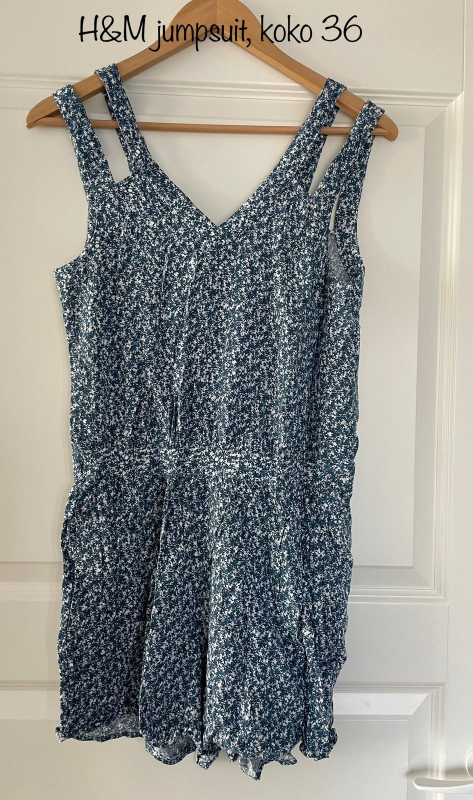 H&M kukkakuvioinen jumpsuit