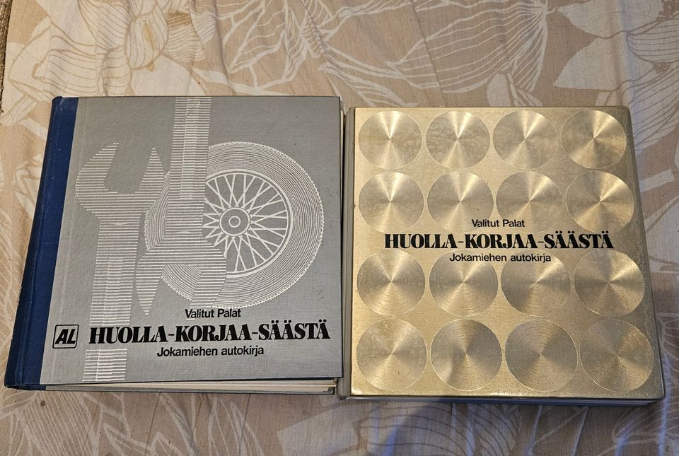 Huolla-Korjaa-Säästä kirjat 1975 & 1979