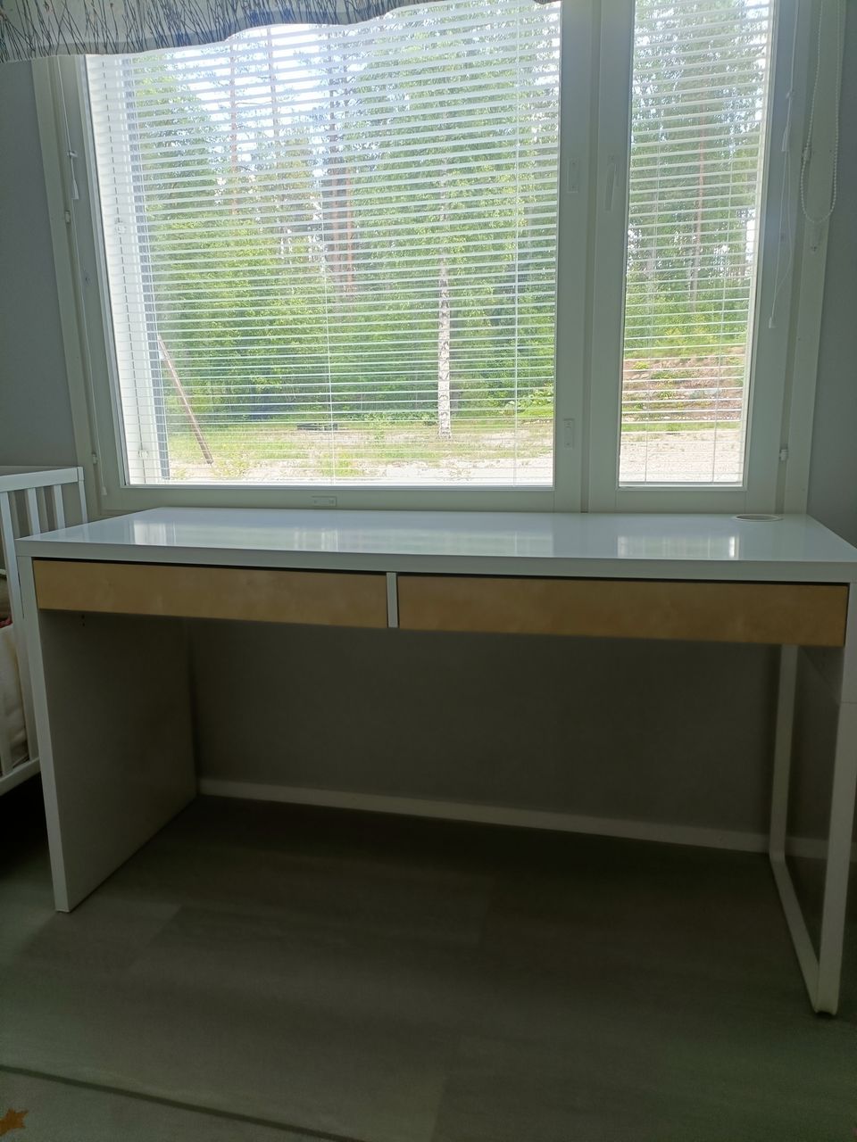 Ikean Micke työpöytä