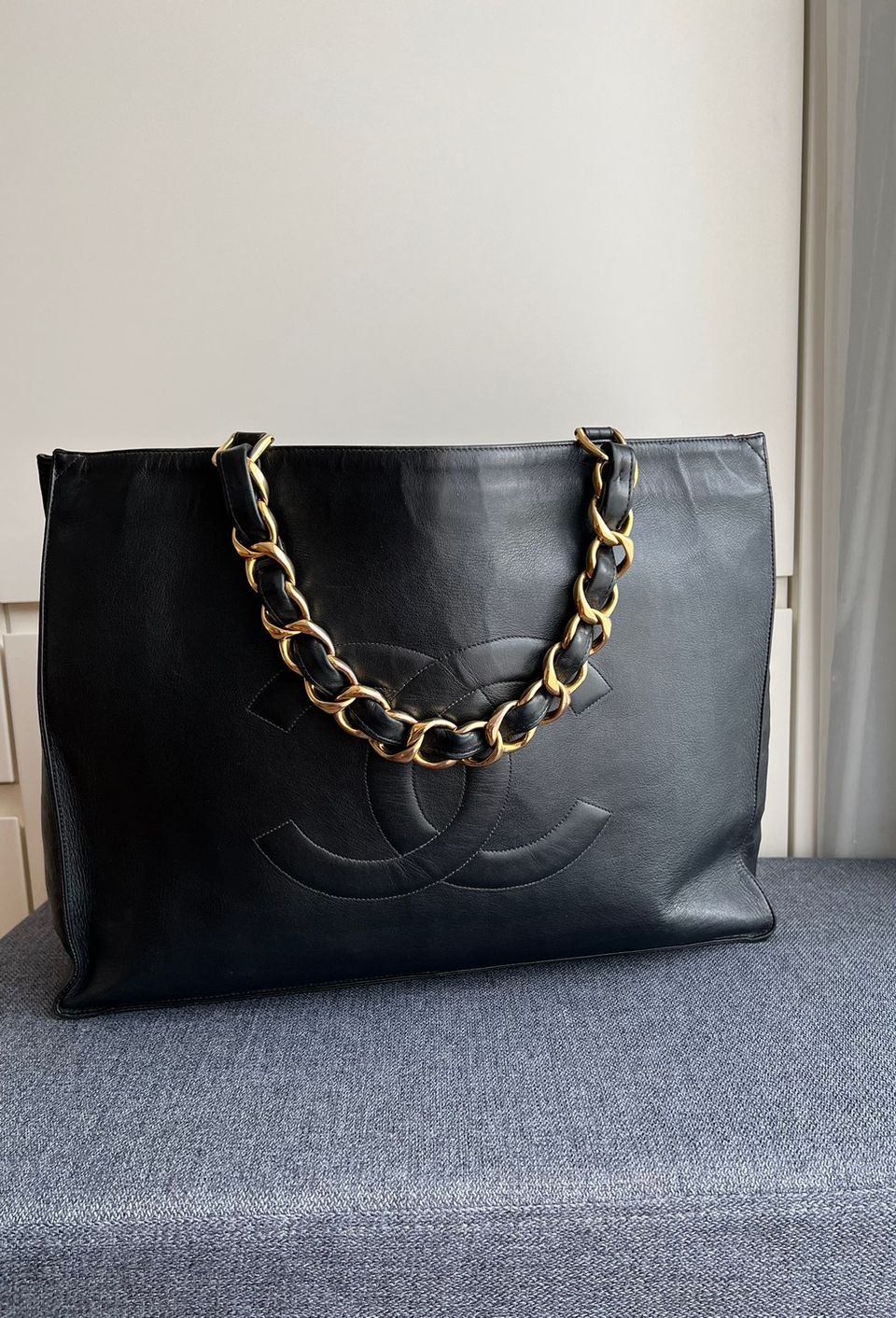 Chanel Tote Lambskin gold chain laukku aito