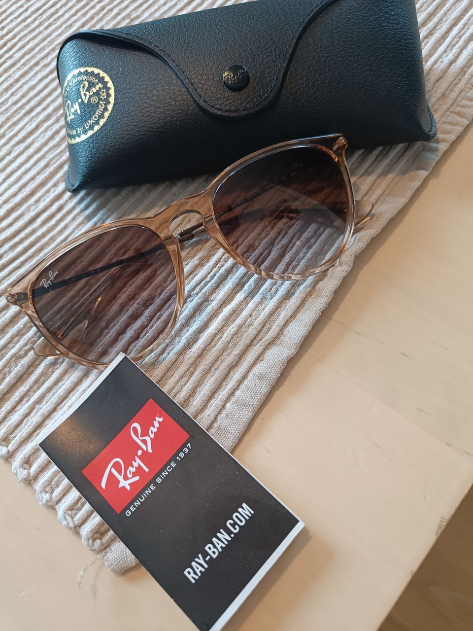 Ray-Ban aurinkolasit