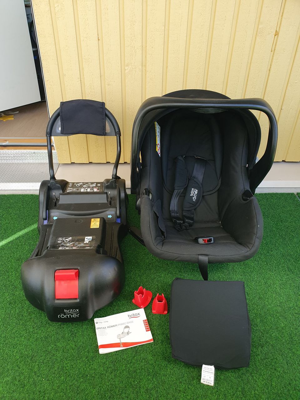 Britax Primo turvakaukalo ja isofix telakka