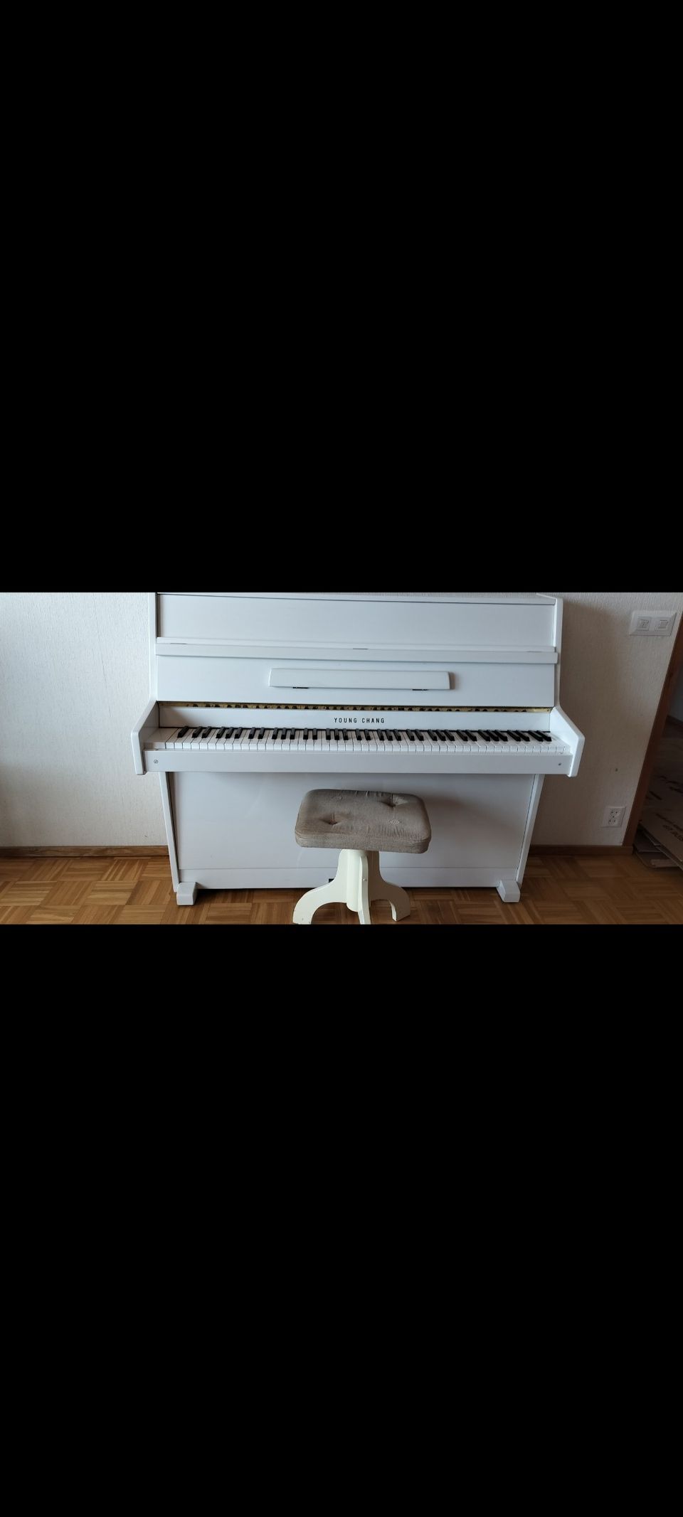 Myydään piano