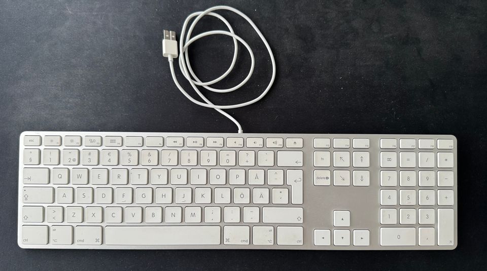 Apple Keyboard (A1243)