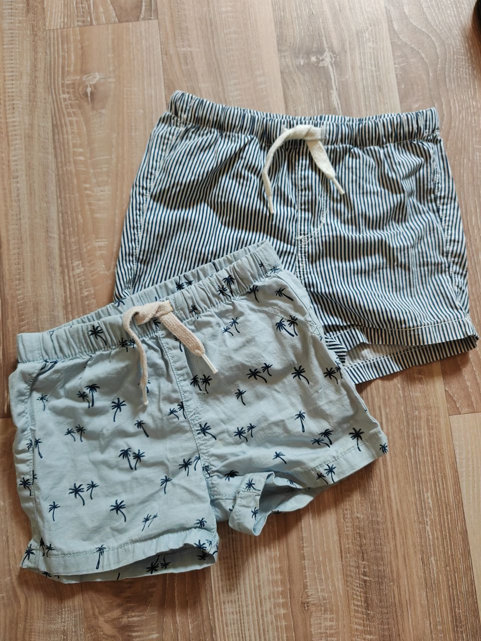 H&M shortsit koko 74