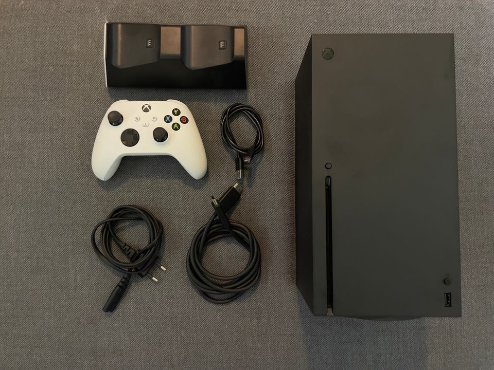 Xbox series X 1tb pelikonsoli + ohjain + lataustelakka