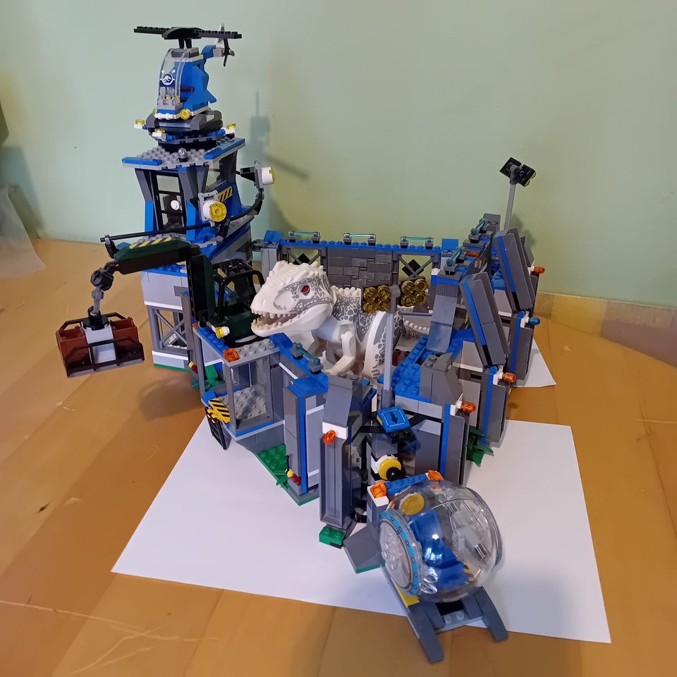 Lego 75919 Indominus Rex pako
