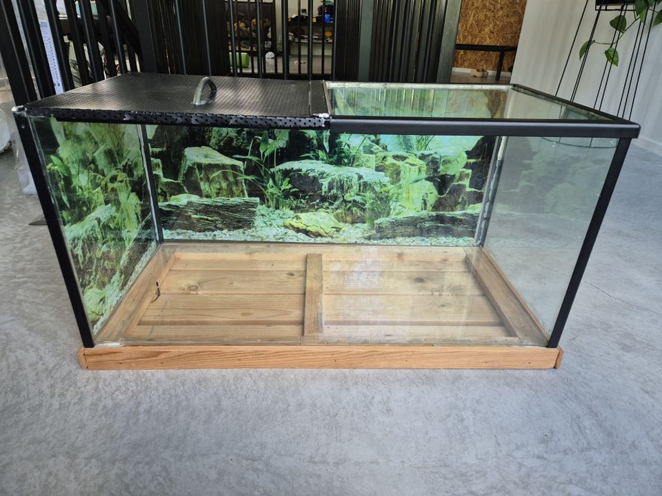 Terraario 82x41x42,5 (VARATTU)