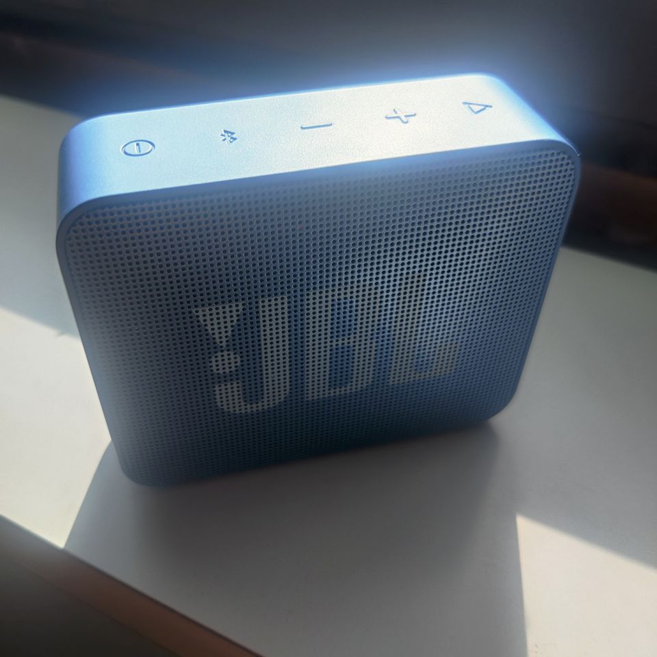 JBL GO ESSENTIAL Bluetooth kaiutin