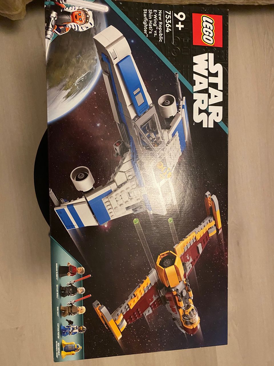 Lego Star Wars Tasavallan E-Wing vs Shin Hati tähtihävittäjä