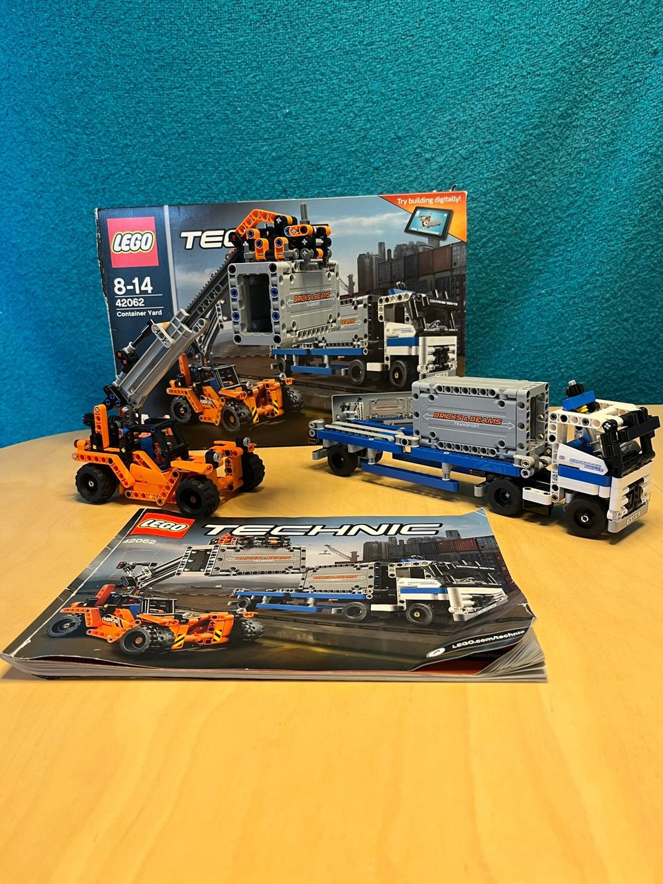 Lego technic Konttipiha 42062