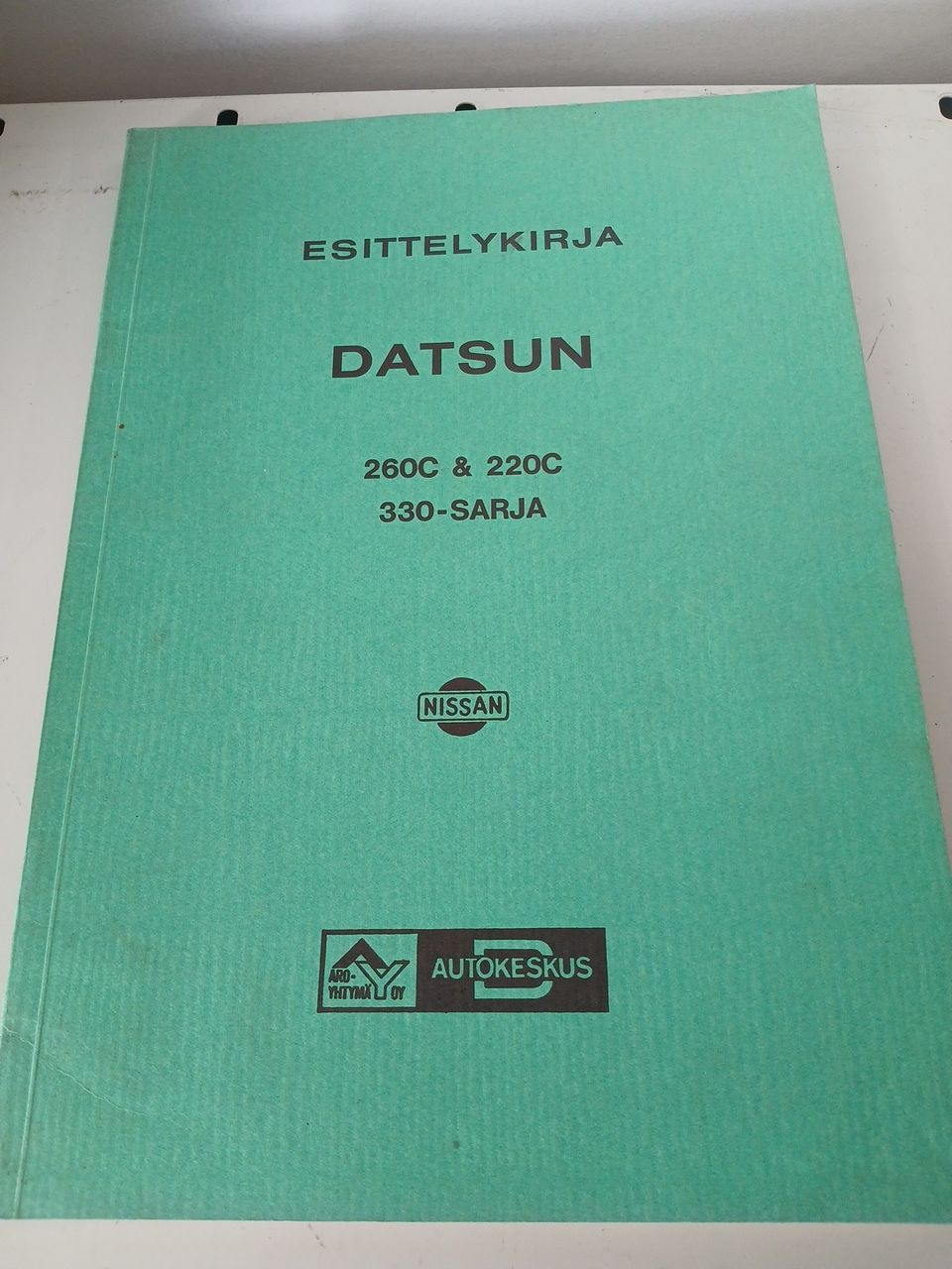 Datsun 220C kirjanen