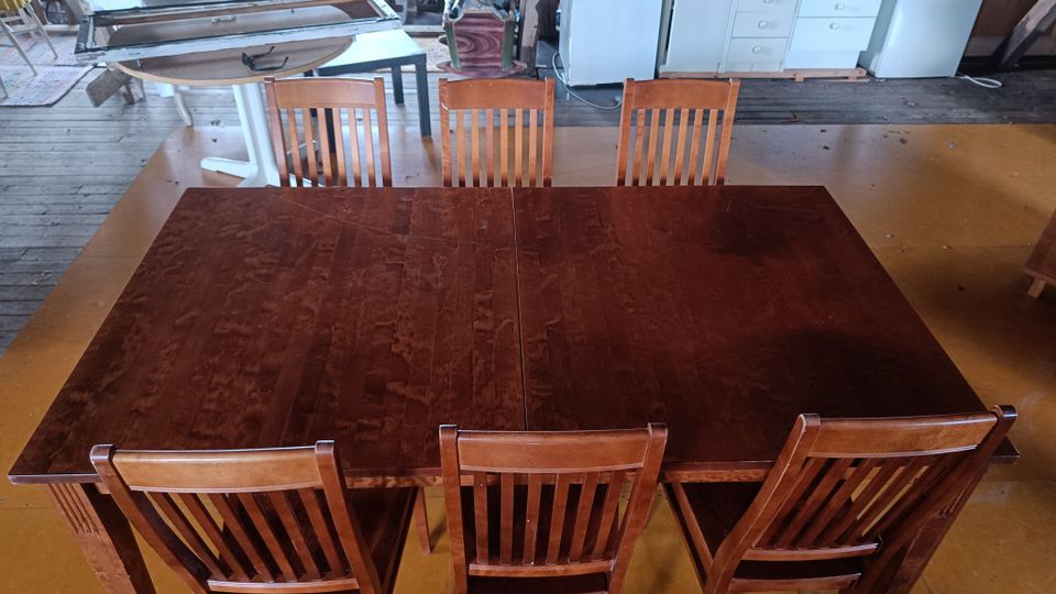 Kotimainen Björkman massiivikoivunen ruokapöytä ja 6 tuolia