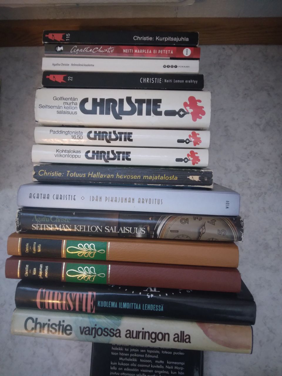 Agatha Christien kirjoja
