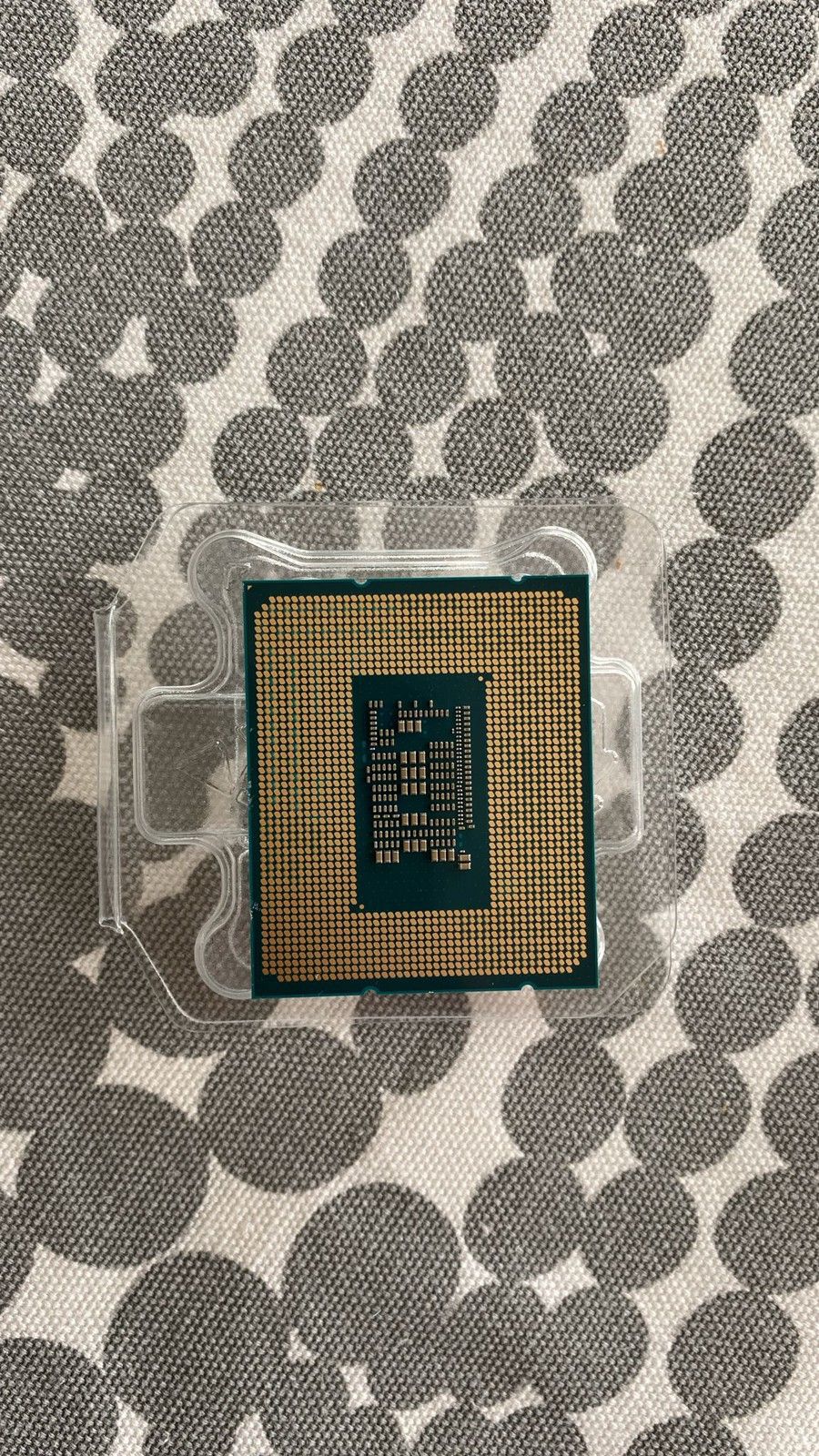 Intel Core i3-12100F (LGA 1700) Prosessori + Tuuletin + tahnat