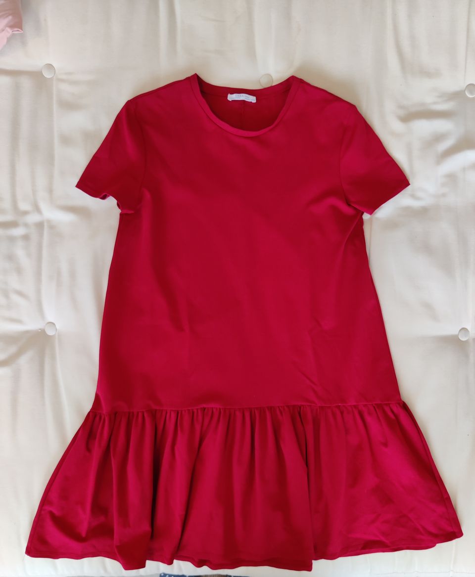 Zara punainen mekko
