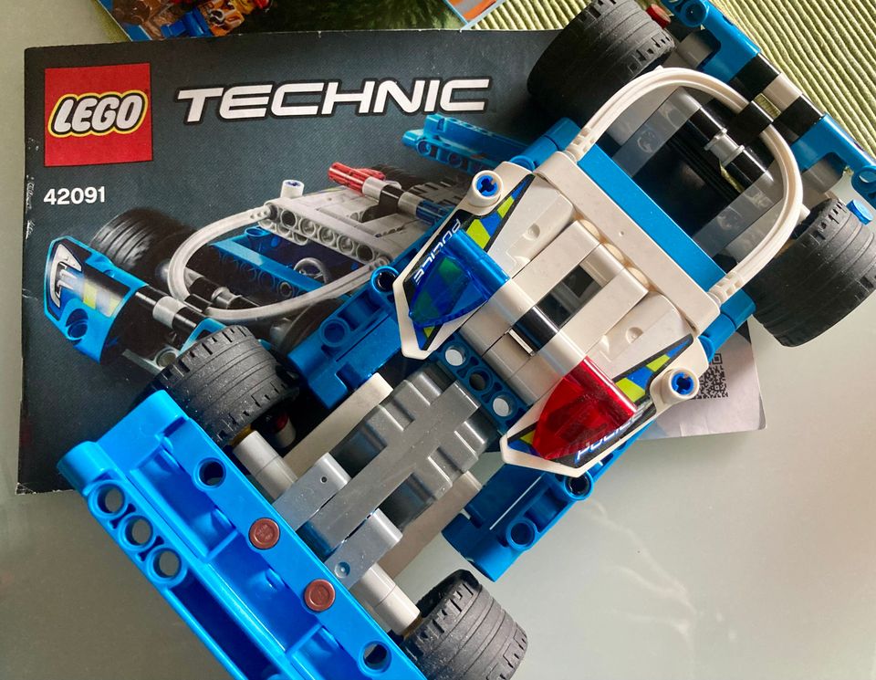 Lego technic poliisiauto