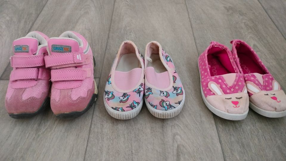 Tyttöjen kenkiä