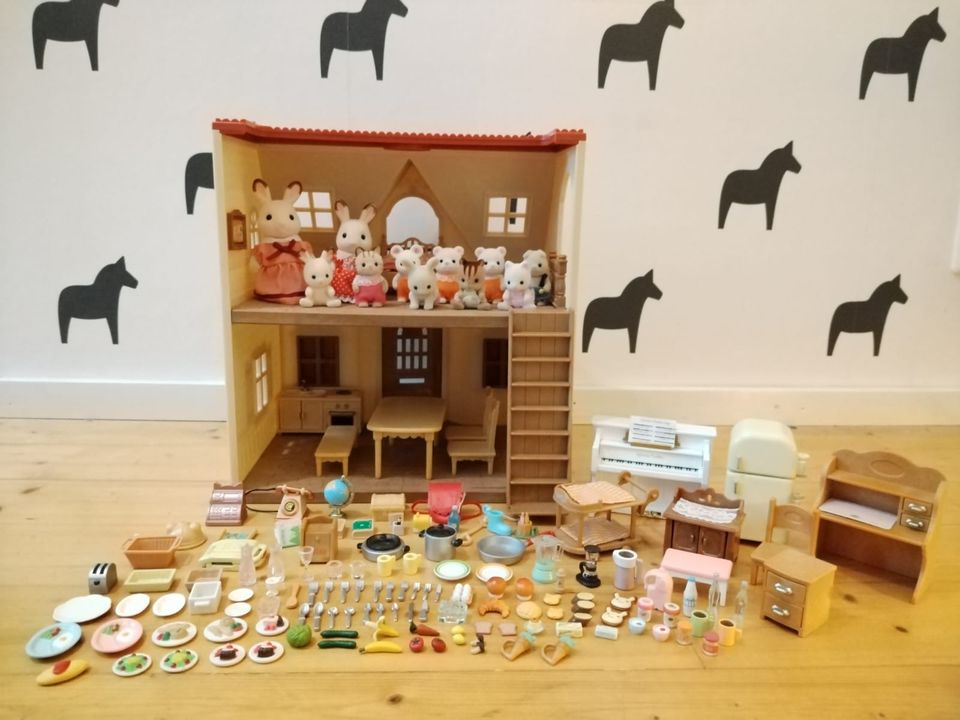 Sylvanian Families -talo, hahmot yms.