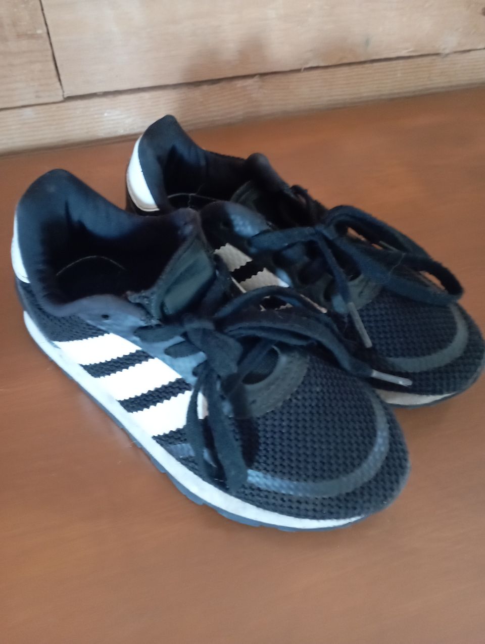 Adidas kengät 31