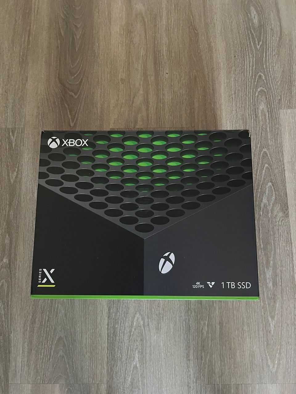 X-box seies x, 2 ohjainta, kaapelit ja laatikko