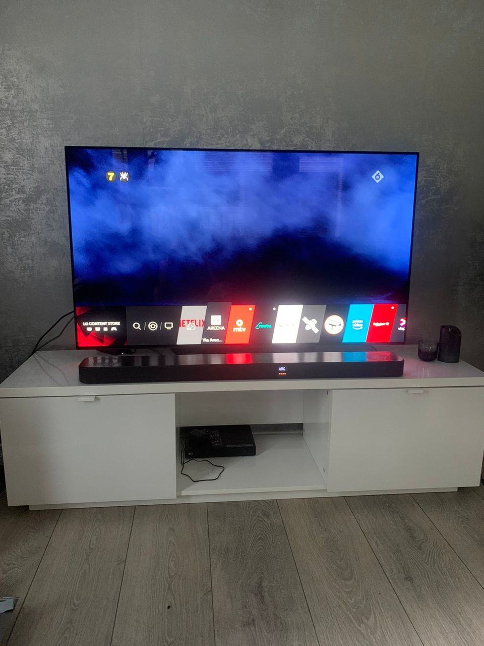 LG OLED B9 TV ja LG SL8YG Dolby atmos soundbar