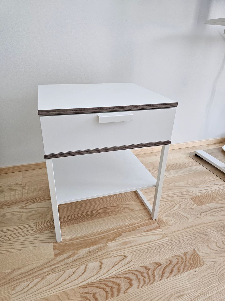 2 kpl Ikea Trysil yöpöytä