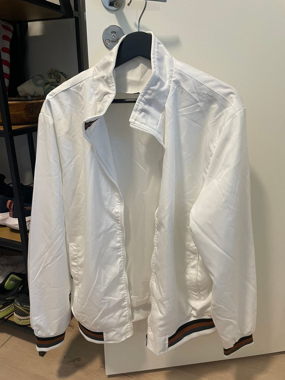 Valkoinen takki