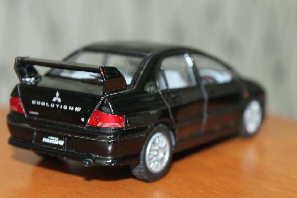 2001 aukeavat ovet pienoismalli Mitsubishi Lancer Evolution VII auto