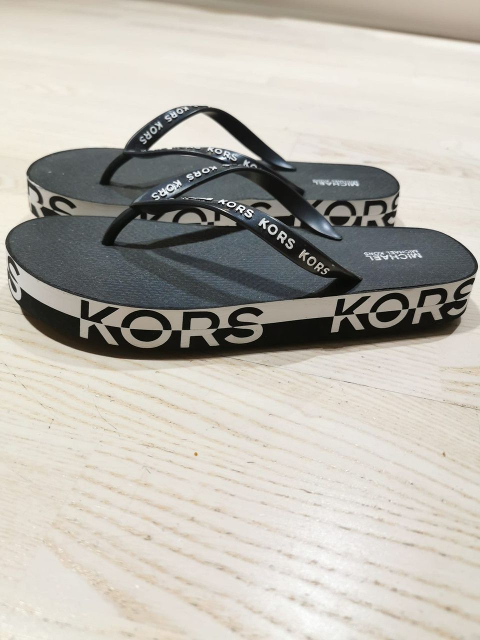 Michael Kors sandaalit